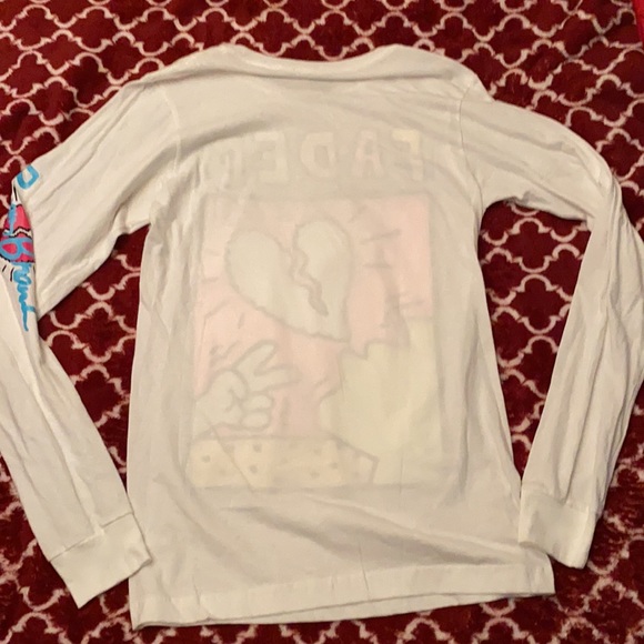 2 Men’s long sleeve graphic tees - Picture 2 of 4